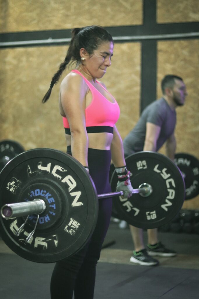 Crossfit athlete lifting weights while working out