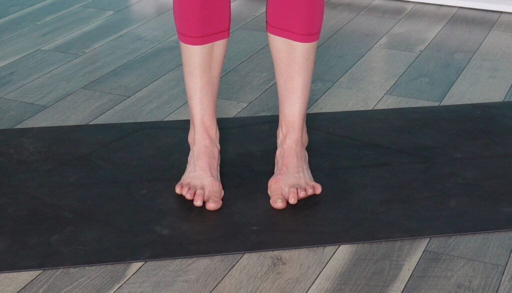 Dr. chloe pressing her big toes down while trying to lift the outer 4 toes for toe yoga